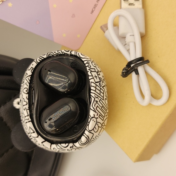 BUNDLE New in Package Mini Backpack/2 Necklaces/3 Bracelets/ Preloved Earbuds - Picture 3 of 11